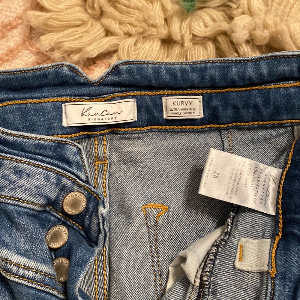 KanCan jeans size 28